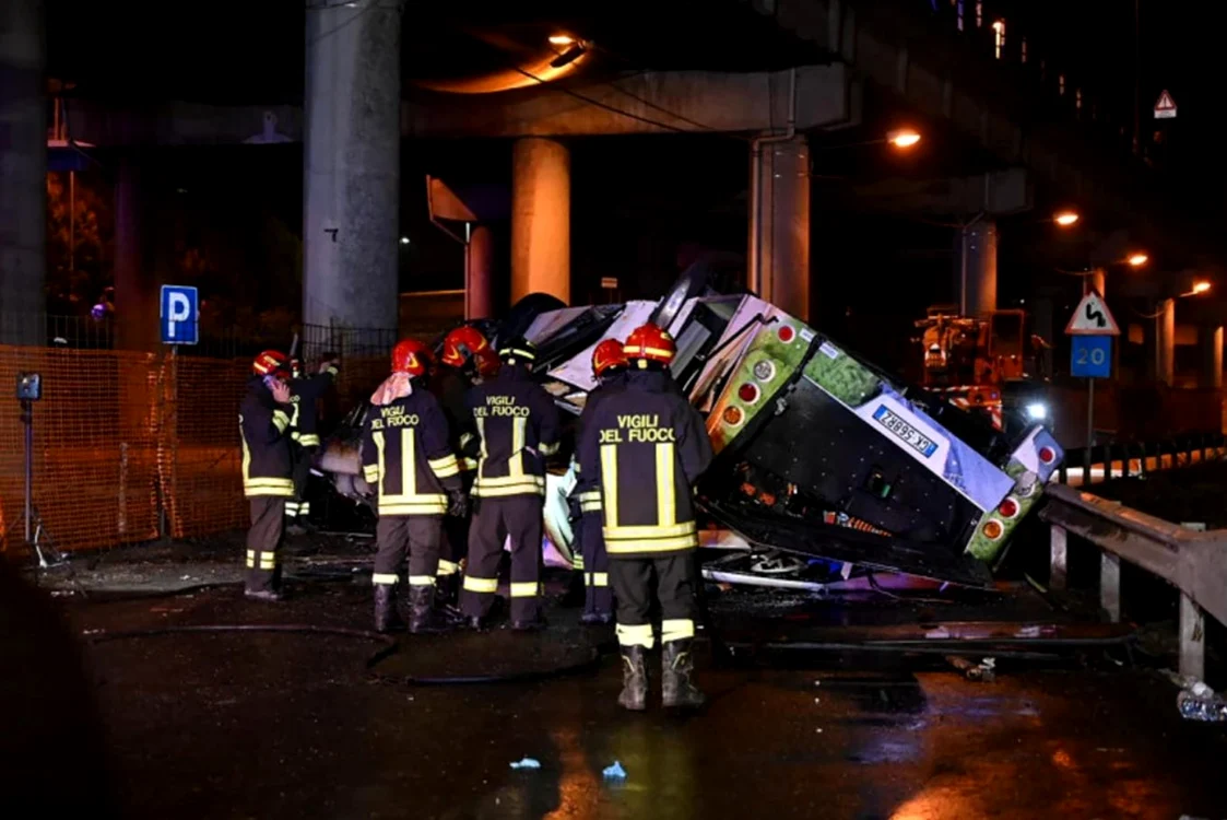 21 de oameni, printre care și 4 români, au murit în urma accidentului / foto: Profimedia