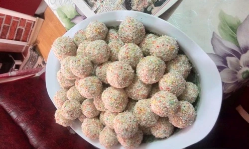 prăjitură cu vişine din vişinată şi biscuiţi jpeg
