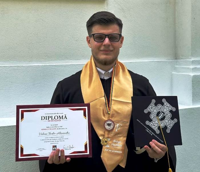 Tânărul din Vrancea care a terminat Facultatea de Teologie Ortodoxă șef de promoție, cu „Summa Cum Laude” FOTO