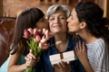 femeie în vârstă  foto   Shutterstock jpg