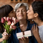 femeie în vârstă  foto   Shutterstock jpg