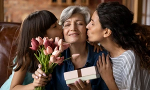 femeie în vârstă  foto   Shutterstock jpg