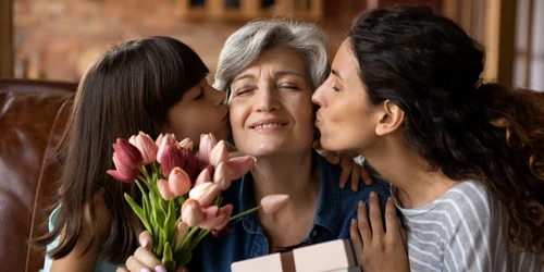 femeie în vârstă  foto   Shutterstock jpg