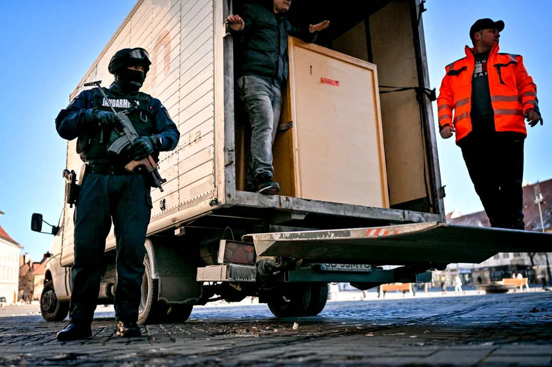Peste 60 de tablouri, transportate de la Sibiu la Iași sub protecția Jandarmeriei (© Muzeul Național Brukenthal)