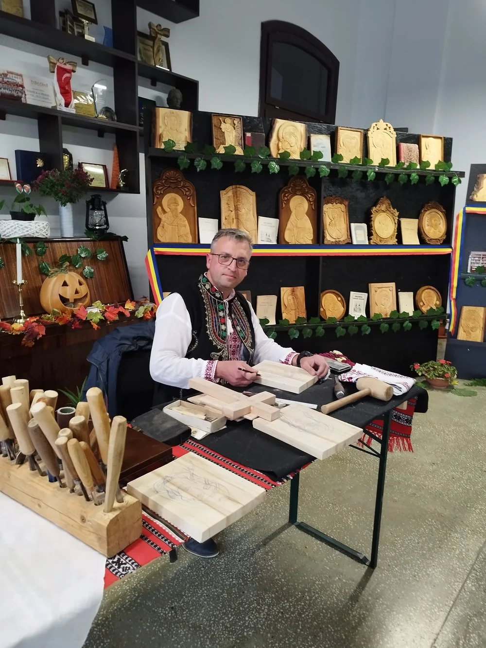 Salvator de vieți cu normă întreagă și sculptor cu har. „E ceva care te cheamă, asta simt eu”