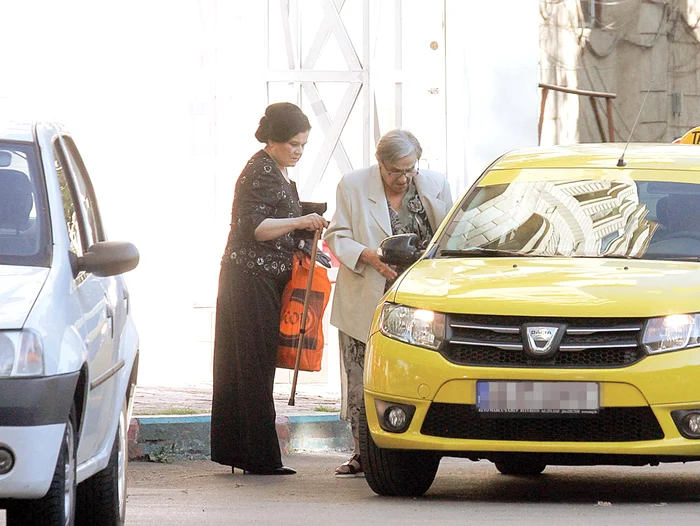 N-a lipsit de la  nuntă nici mama lui  Gabriel Cotabiță,  care însă a fost o  prezenţă discretă