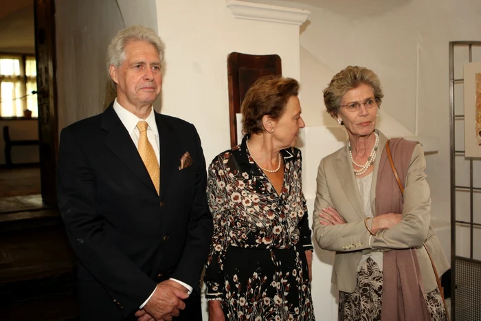 Dominic de Habsburg Lothringen şi surorile sale,  Maria Magdalena Holzhausen şi Elisabeta Sandhofer. Foto: Adevarul