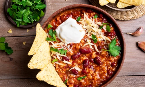 Mancare picanta de carne cu fasole Sursa foto shutterstock 2430761311 jpg