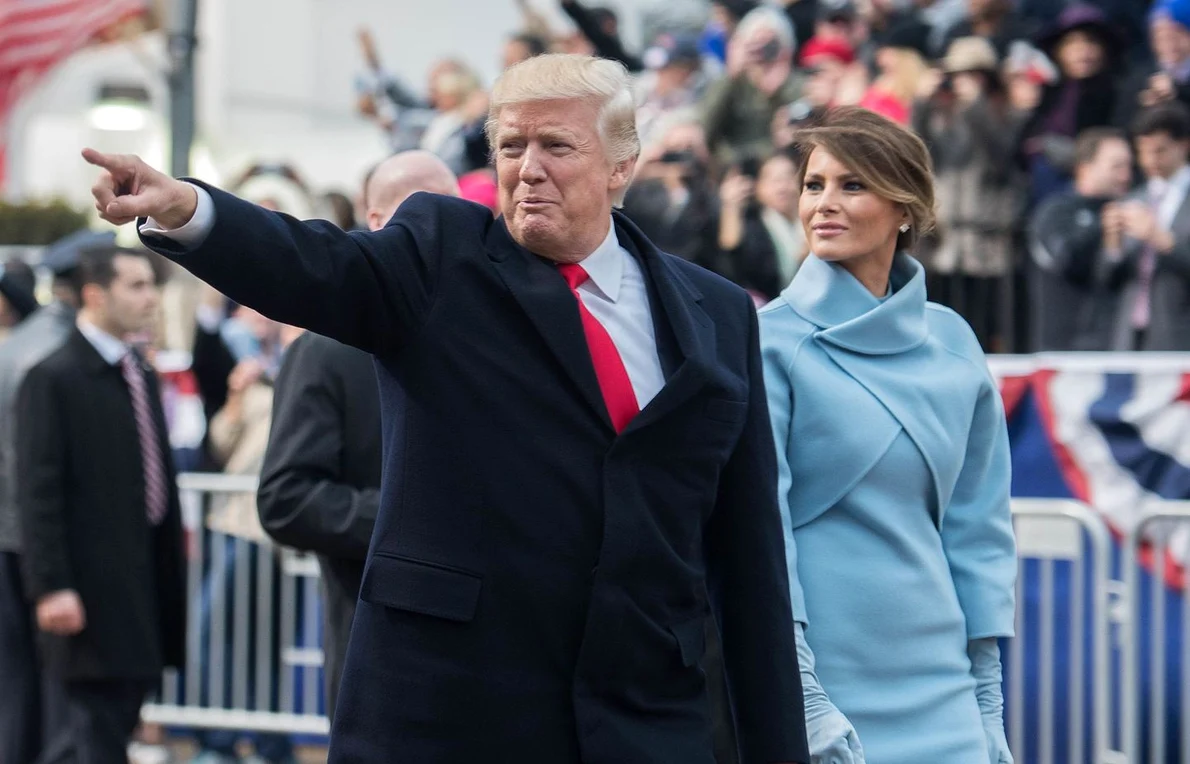 Donald Trump și soția sa, Melania, la ceremonia de învestire din 2017 (© Pvt. Gabriel Silva / U.S. Army / Wikimedia Commons)