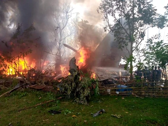 
    Un avion militar care transporta cel puţin 85 de persoane s-a prăbuşit, duminică, în sudul Filipinelor  