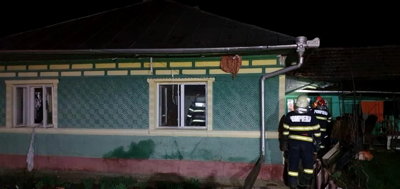 Explozia a fost provocată de acumulările de gaze în locuinţă FOTO ISU Ialomiţa