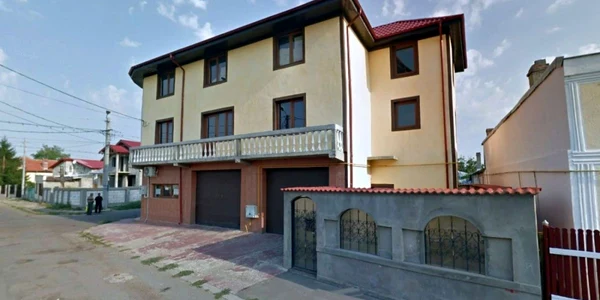 Vila liderului UNPR în care funcţionează asociaţia finanţată obligatoriu de locuitorii Tecuciului FOTO Costel Crângan