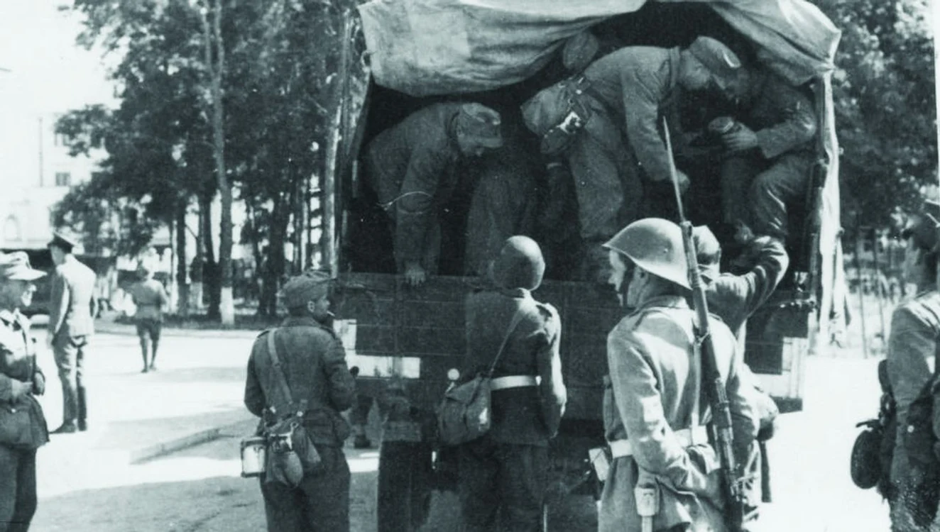 Sosirea prizonierilor germani capturați la 28 august 1944 la cazarma Regimentului 2 Pionieri