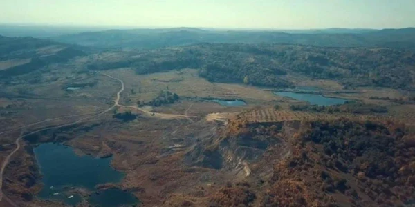 cariera de lignit de la filipesti vazută de sus foto captura airvuz.com