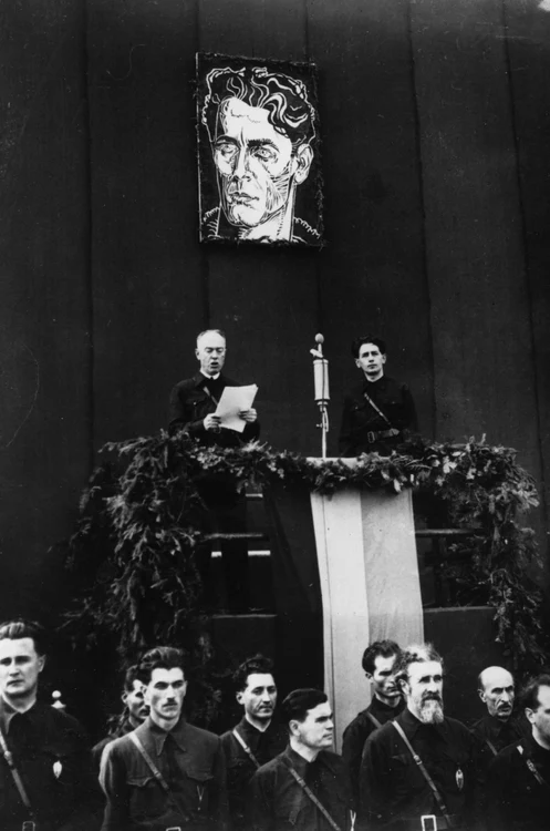 Ion Antonescu ține un discurs înconjurat de „Garda de Fier” GettyImages