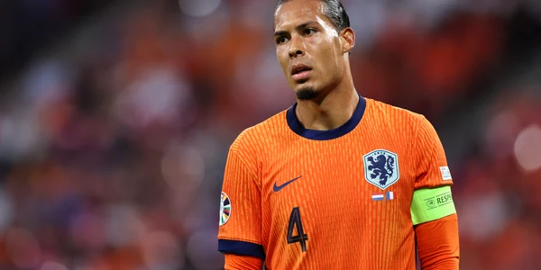 Van Dijk Facebook jpg