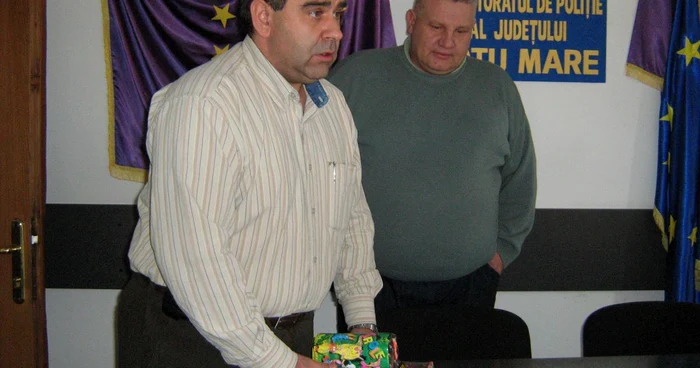 Poliţiştii au prezentat ziariştilor câteva modele de pocnitori considerate ilegale