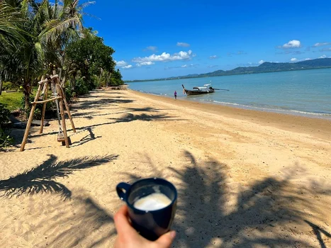 laura cosoi thai4 jpg