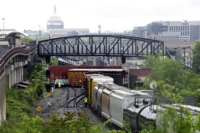 Un tren de marfă a deraiat în Washington DC Foto: AP