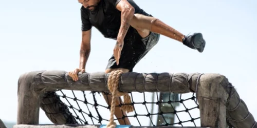 Fostul atacant de la FCSB Adrian Petre a rezistat nu mai puțin de șapte săptămâni în cadrul reality show-ului „Survivor” foto: Antena 1