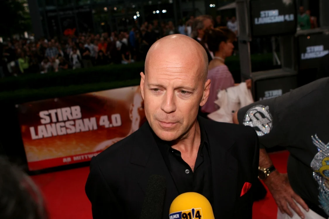 Bruce Willis va da în judecată Apple, cea mai de succes companie americană. FOTO Fotopedia