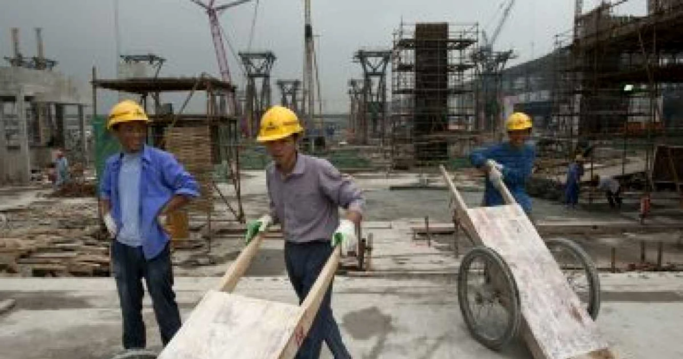 Buzău: Folosirea muncitorilor chinezi reprezintă o soluţie de criză contestată