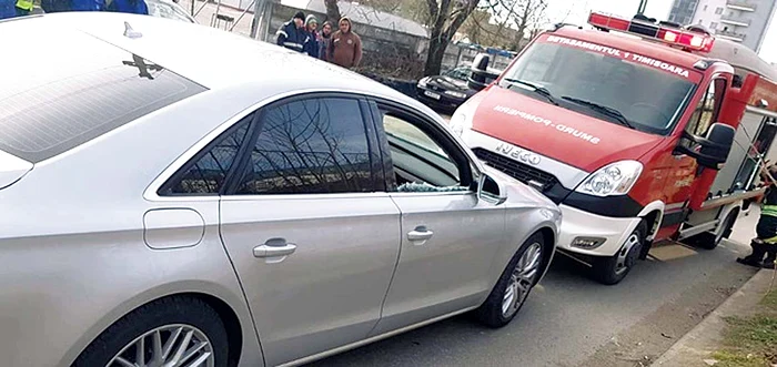 Manelistul a leşinat cu maşina în viteză şi cu piciorul pe frână