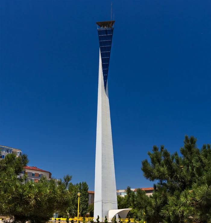 Farul care supraveghează orașul-port. FOTO: Shutterstock