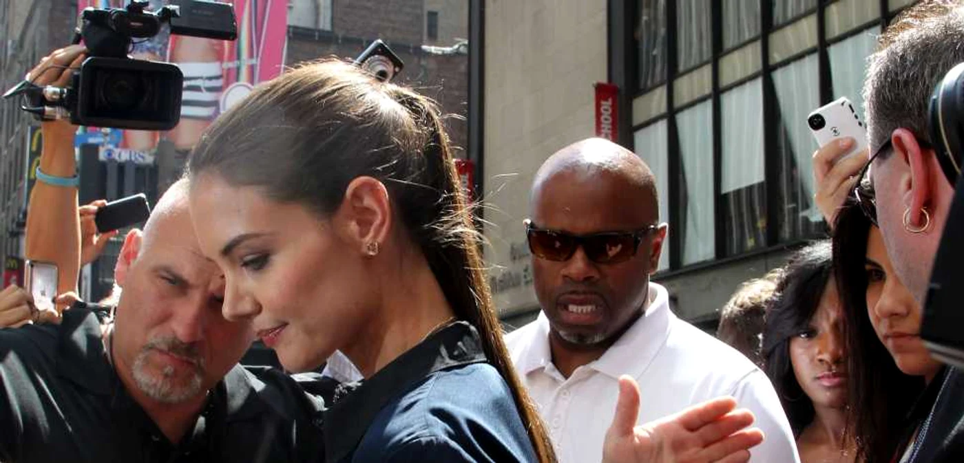 
		    Katie Holmes, la prima apariție publică după anunțul divorțului FOTO: Mediafax	    