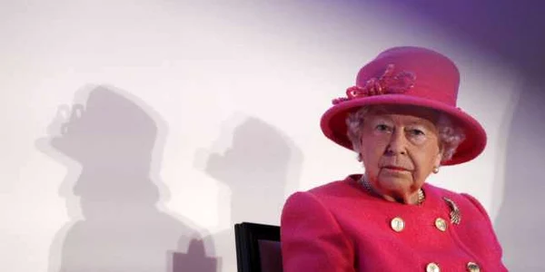 Regina Elisabeta a II a vizitează Royal Insitute of Chartered Surveyors (RICS) la împlinirea a 150 de ani de la deschiderea acestuia la Londra Marea Britanie FOTO Guliver / Getty Images / Adrian Dennis