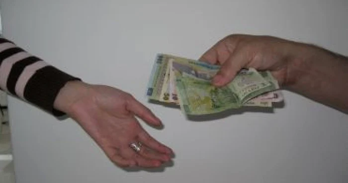 Programul guvernamental “Bani de liceu” îşi numără beneficiarii