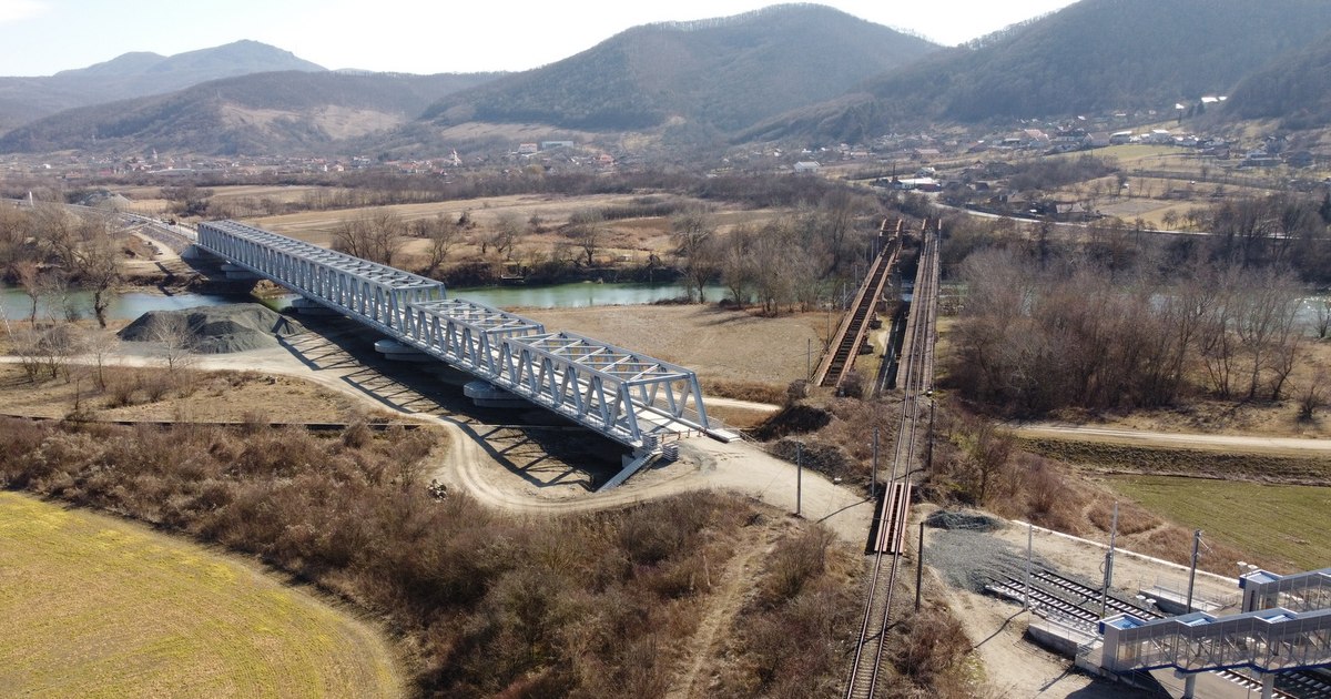 Trei poduri feroviare spectaculoase peste Mureș, deschise în 2025. Au fost construite de la zero în vestul României