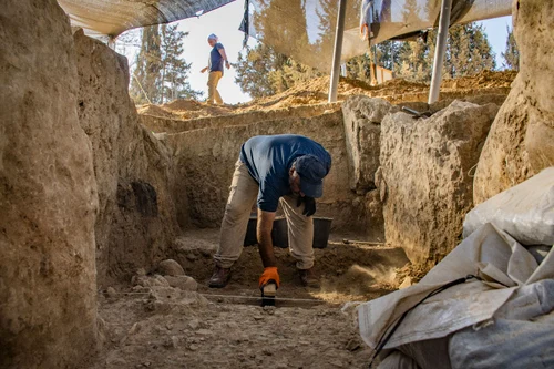 Poarta de intrare într-un oraș din epoca bronzului timpuriu descoperită la Tell Erani (© Yoli Schwartz / Israel Antiquities Authority)