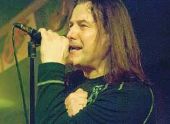 "E un băiat  cuminte. Cred  că i-a fost  înscenat ceva"  Cortez,   solistul trupei