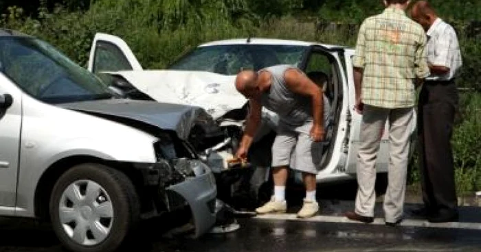 Braşov: GALERIE FOTO / Un mort şi şase răniţi într-un accident pe DN 1