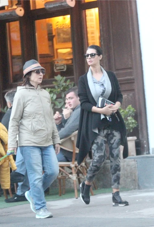 Zilele trecute, Denise Iacobescu (dreapta) se plimba prin București cu Oana Sârbu