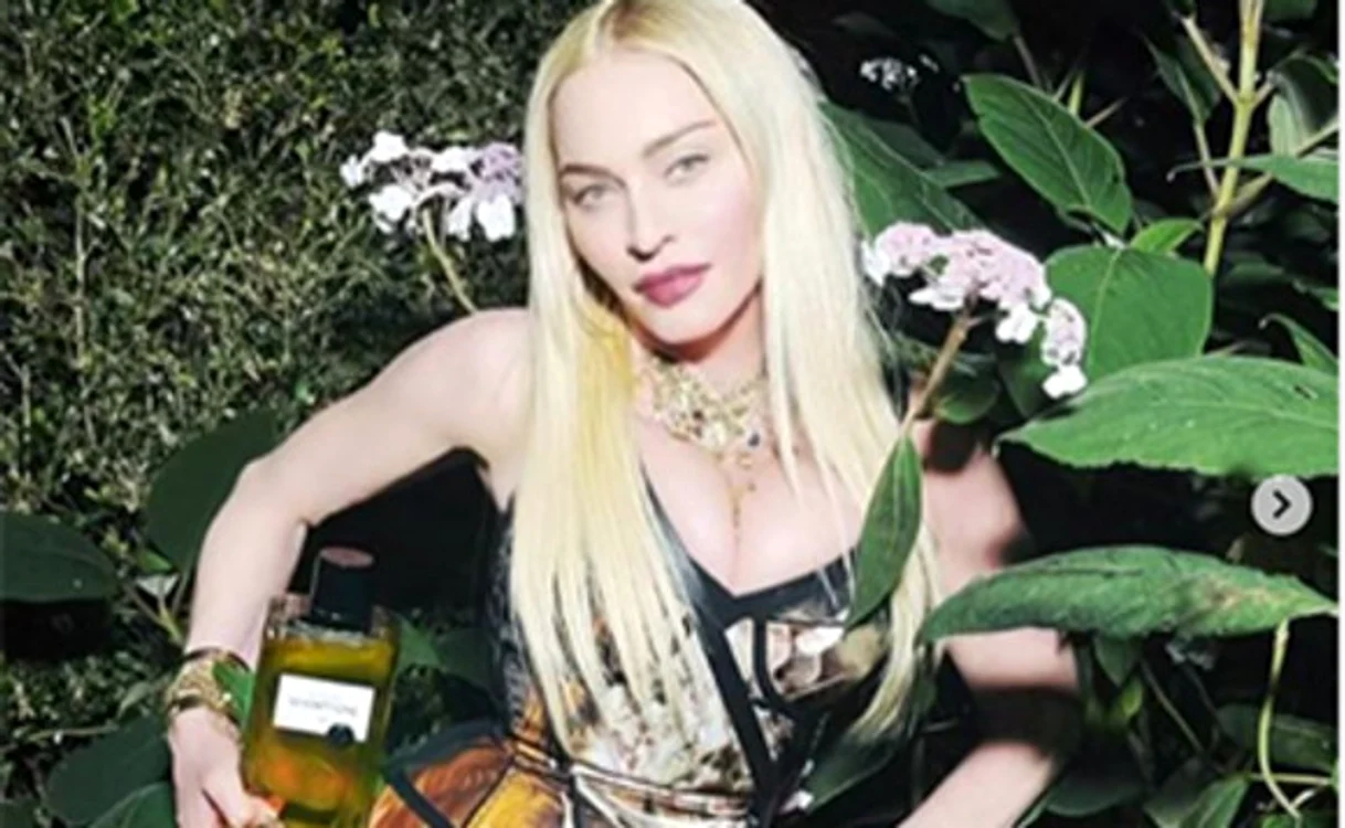 Deşi e sexagenară, diva nu are un rid pe faţăFoto: Instagram