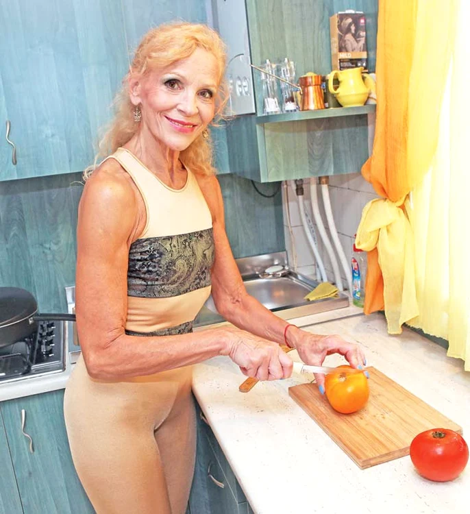 Antrenoarea de fitness din «Junglă», Luminiţa Nicolescu, ne dezvăluie secretele siluetei ei perfecte, la 60 de aniFoto: Sever Gheorghe