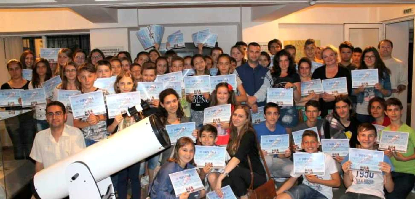 Promoţia 2014 a Şcolii de vară de astronomie FOTO Facebook