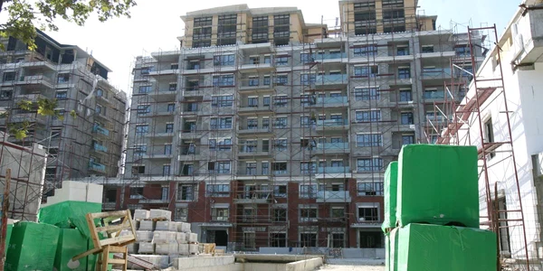 Costul terenului poate să reprezinte şi 50% din investiţia totală dintr-un proiect rezidenţial