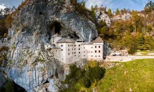 castel serbia Predjama profimedia jpg