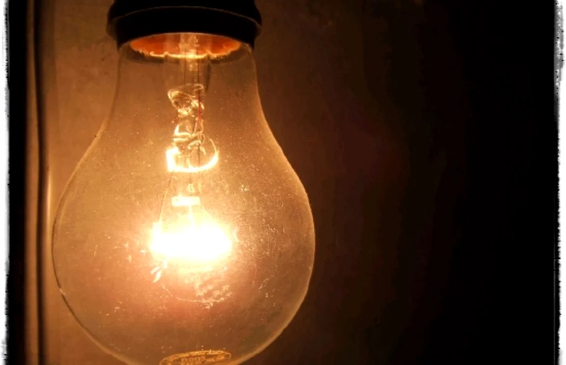 Furnizorii de ultimă instanţă sunt Electrica, Enel, E.ON şi CEZ