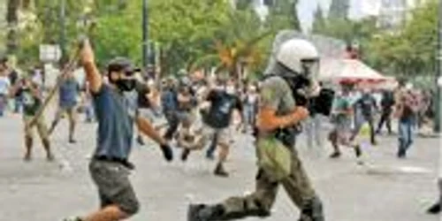 Violenţele de pe străzile Atenei, soldate cu sute de răniţi şi zeci de arestări, au şocat lumea  