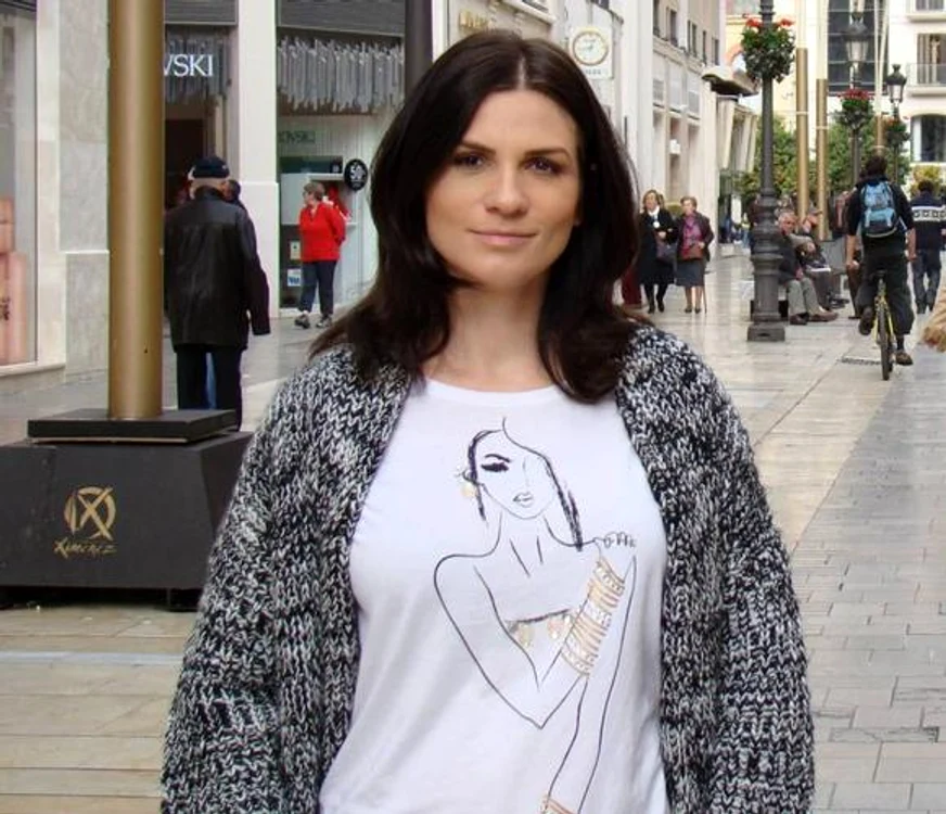 
    Cântăreaţa Ellie White a petrecut Sărbătorile de Iarnă alături de cele mai dragi fiinţe: fiul ei, Mihai, dar şi logodnicul ei, Doru TincăFoto: Arhivă personală  