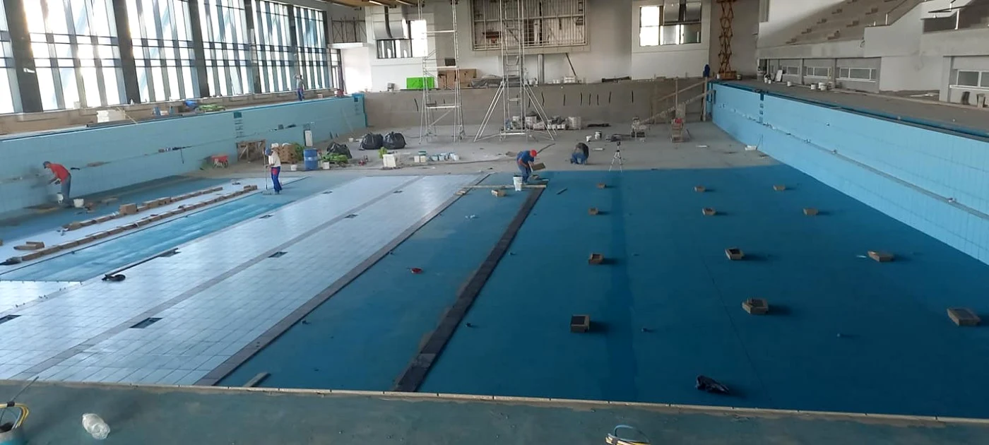 Lucrări în desfăşurare la Bazinul Olimpic din Piteşti Foto: Primăria Piteşti