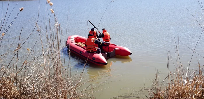 Tragedie de Rusalii. Doi tineri de 18 şi 20 de ani s-au înecat într-un lac din Satu Mare. Cei doi au fost găsiți de scafandri