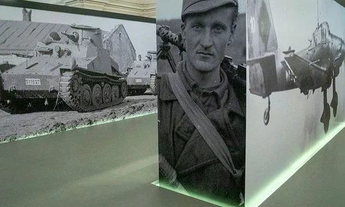 „România în Al Doilea Război Mondial  1941 1945”   cea mai recentă expoziție deschisă la MNIR jpeg