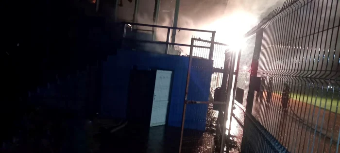 Tribuna oficială a stadionului a ars complet FOTO ISU Ialomița