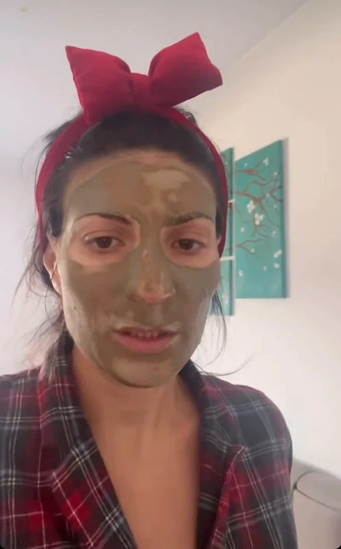  „Mi-am pus și niște măscuțe pentru ochi, mi s-a uscat instant tenul și pielea de când am ajuns acasă", a mai completat Ioana Ginghină 