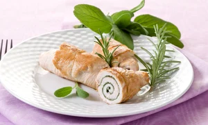 rulada de curcan cu sos pesto jpeg